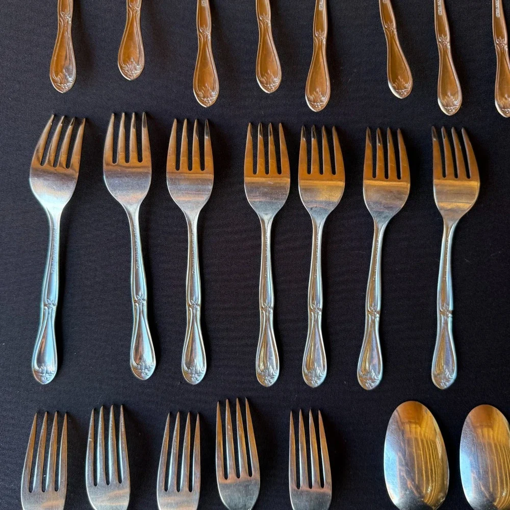 Vtg Superior Stainless USA 39 Pc Flatware Set Floral Pattern w‎ Serving